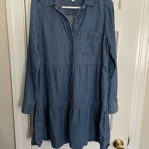 Loft chambray dress in EUC. Size small.